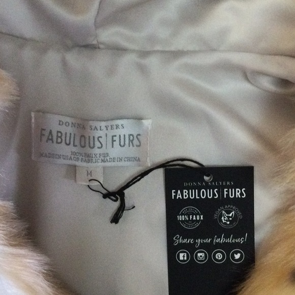 Faux fur hoodie vest  size Medium. 3 button close.   Leopard/ Tiger print - Picture 4 of 4